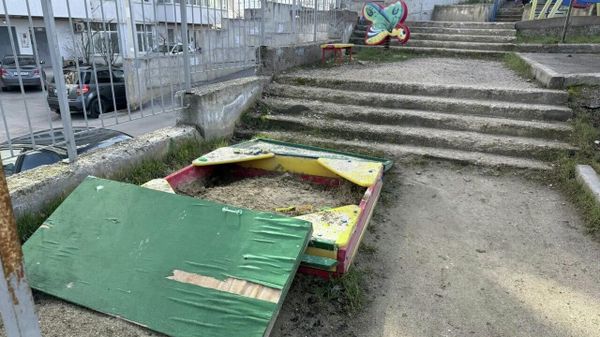 Травмоопасные детские площадки