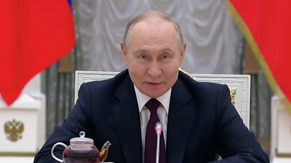 Путин поздравил женщин России с наступающим 8 Марта