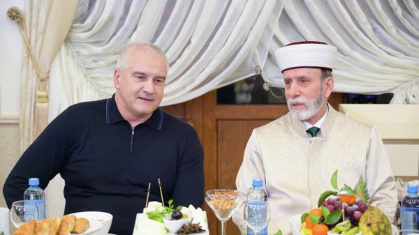 Глава Крыма Сергей Аксенов и муфтий мусульман Крыма хаджи Эмирали-эфенди провели ифтар в священный для мусульман Рамадан