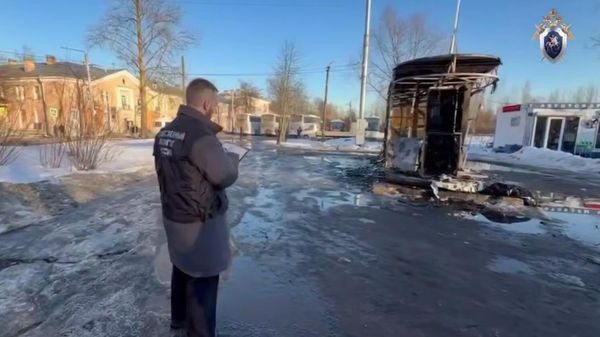 В Петербурге подросток по заданию неизвестных поджег заправку 