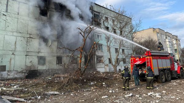 Удар по многоэтажке в Васильевке: один человек погиб и восемь пострадали