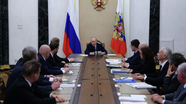 Президент Владимир Путин провел совещание о ситуации на мировом рынке нефти и газа