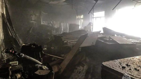 В Севастополе горят мастерские на территории гимназии №10