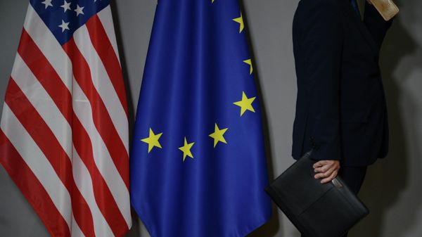 Флаги США и Европейского совета
