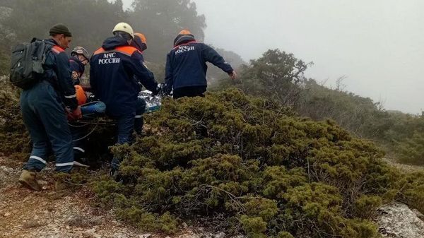 В Крыму спасли туристку с травмой ноги на горной тропе к монастырю