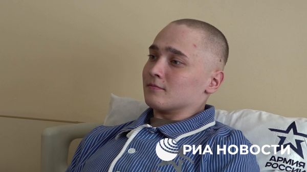 Белоусов вручает Золотую Звезду Героя России бойцу Сергею Ярашеву
