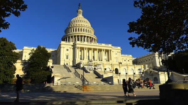 Капитолий (United States Capitol) на Капитолийском холме в Вашингтоне.