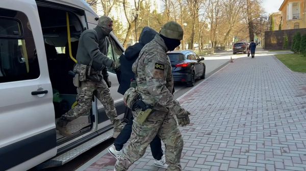 В Крыму двое подростков осуждены за избиение мигрантов и нацистскую символику