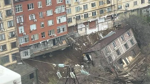 Жителей многоквартирного дома в Махачкале эвакуируют из-за угрозы обрушени