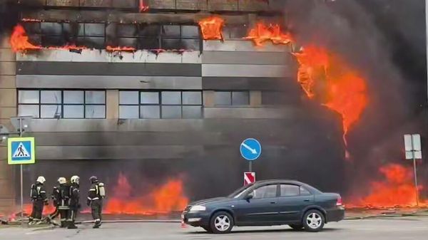 В Калининграде горит ТЦ