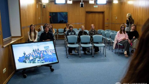 Шеф-редактор Спутник в Крыму Светлана Разина рассказала юным журналистам о секретах работы на радио