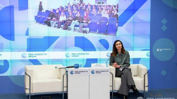 Шеф-редактор Спутник в Крыму Светлана Разина рассказала юным журналистам о секретах работы на радио