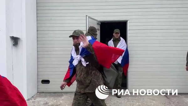 Кадры возвращения российских военнослужащих из плена