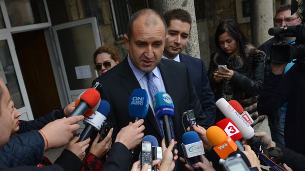 Румен Радев общается с журналистами