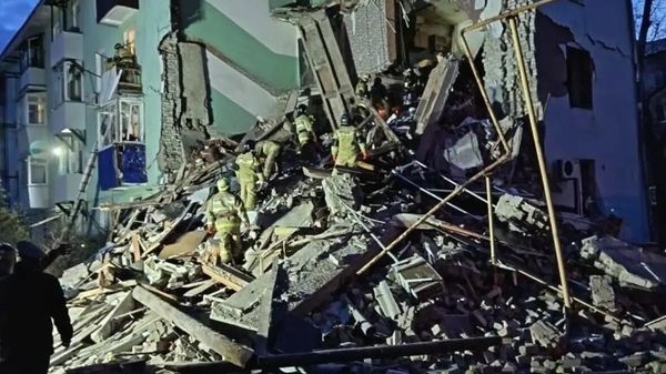 Ликвидация последствий обрушения подъезда жилого дома в Сызрани после атаки ВСУ