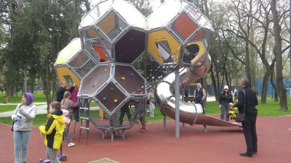 В Симферополе после реконструкции открыли Детский парк