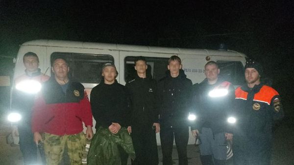 В горах Крыма спасли трех заблудившихся туристов