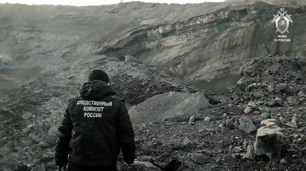 Кадры с места обрушения рудника в Магаданской области