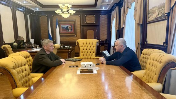 Рабочая встреча главы РК Сергея Аксенова с главой администрации Евпатории Александром Юрьевым