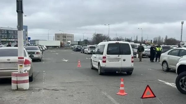 ДТП на парковке торгового центра в Симферополе