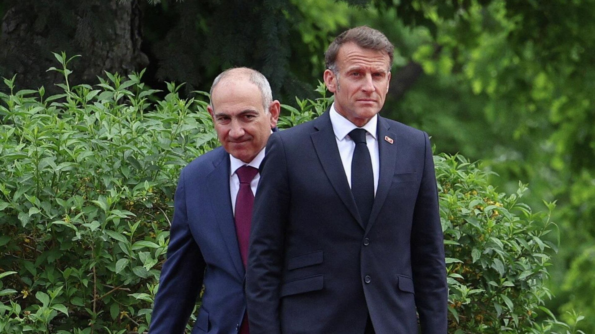 Президент Франции Эммануэль Макрон и премьер-министр Армении Никол Пашинян - РИА Новости, 1920, 06.05.2026