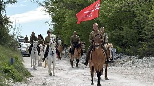 Конный пробег в Севастополе ко Дню Победы