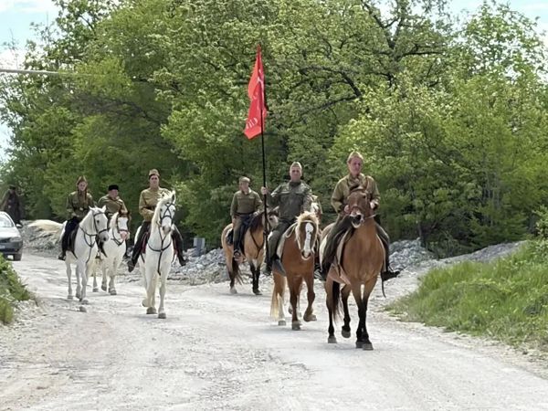 Конный пробег в Севастополе ко Дню Победы