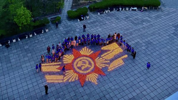В Севастополе волонтеры и студенты выложили из свечей Орден Великой Отечественной войны