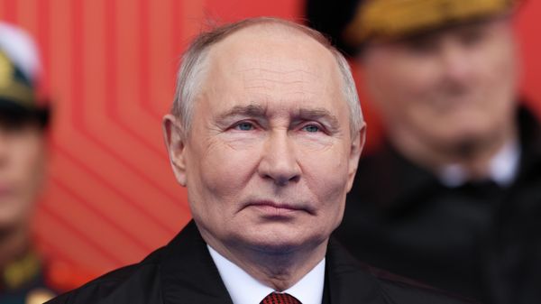 Президент РФ Владимир Путин на Красной площади в Москве на военном параде в честь 81-й годовщины Победы в Великой Отечественной войне