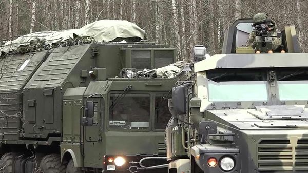 Подвижный грунтовый ракетный комплекс Орешник