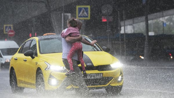 Сильный дождь в Москве