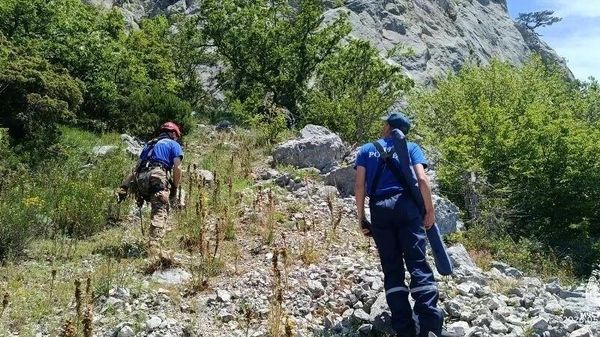 В Крыму альпинист сорвался со скалы