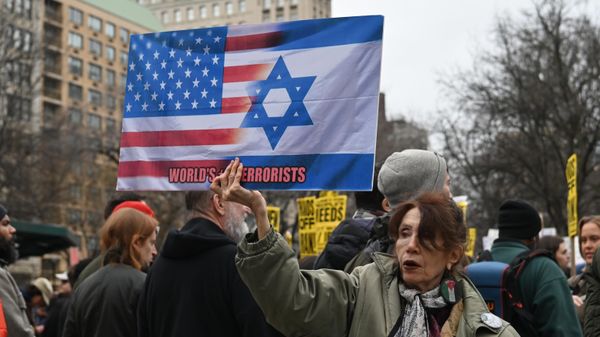Акция протеста в Нью-Йорке против ударов США по Ирану