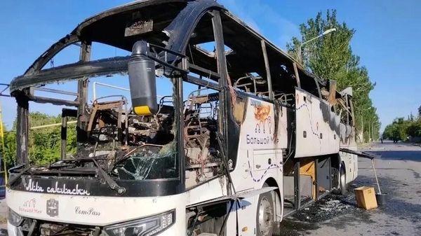 Фото с места удара по рейсовому автобусу Москва – Симферополь в Енакиево
