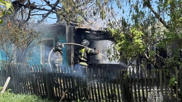 Двое подростков спасли маму и ее детей на пожаре