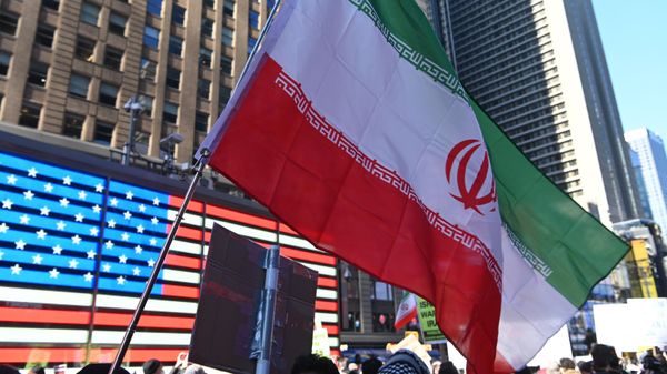 Протесты против военной операции США и Израиля в Иране