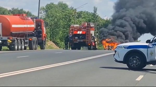 Во Владимире загорелись маршрутный автобус и грузовик