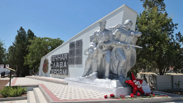 В Раздольном отреставрировали памятный знак на месте Братской могилы В Раздольном отреставрировали памятный знак на месте Братской могилы