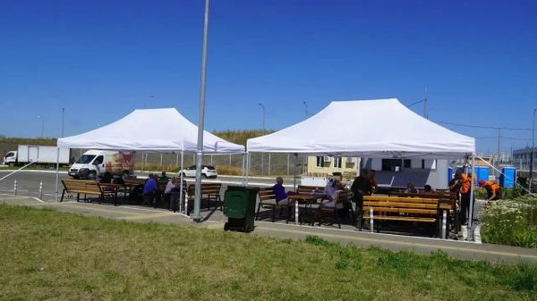 В районе железнодорожного вокзала Керчь-Южная организованы точки продажи питания