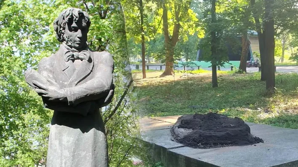 Памятник русскому поэту Александру Пушкину демонтировали в городе Каменка в Черкасской области на Украине