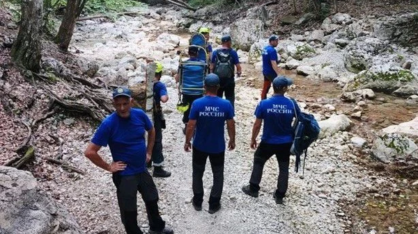 Женщина травмировала ногу в Большом каньоне в Крыму