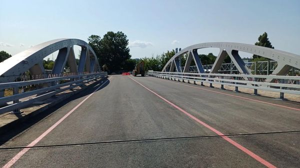 В Симферополе открыли движение по горбатому мосту