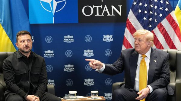 Президент США Дональд Трамп встречается с Владимиром Зеленским на полях саммита НАТО в Анкаре (Турция)