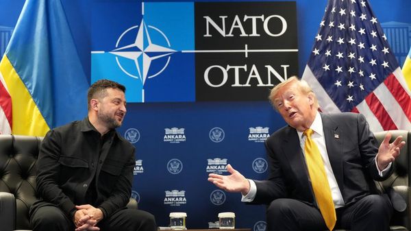 Президент США Дональд Трамп встречается с Владимиром Зеленским на полях саммита НАТО в Анкаре 