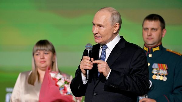 Президент РФ Владимир Путин выступает на форуме Общероссийского народного фронта Все для победы!. 