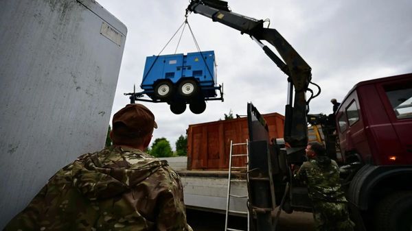 В Крым из Ленинградской области отправили 10 дизель-генераторных установок В Крым из Ленинградской области отправили 10 дизель-генераторных установок
