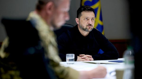 Владимир Зеленский проводит совещание с военными