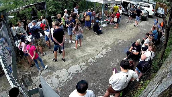Пункт подзарядки телефонов в Ялте