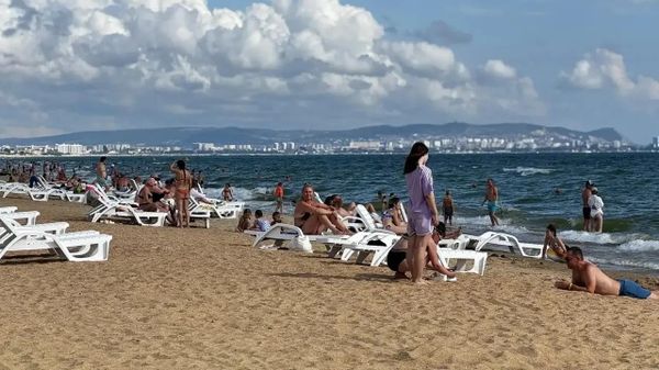 На пляжах Анапы полностью завершили отсыпку дополнительного слоя чистого песка