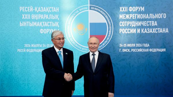 Президент РФ Владимир Путин и президент Казахстана Касым-Жомарт Токаев в Омске